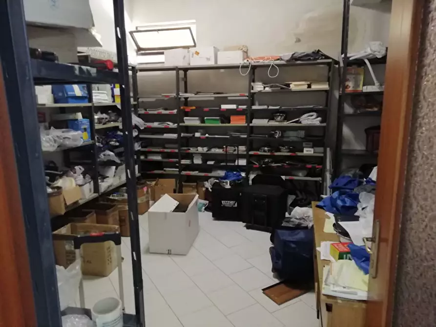 Immagine 3 di Magazzino in vendita  in piazza boris giuliano a San Filippo Del Mela