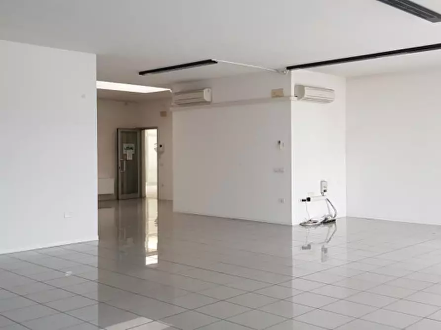 Immagine 5 di Ufficio in affitto  a Castelfranco Veneto