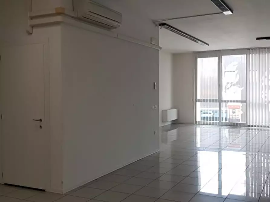 Immagine 7 di Ufficio in affitto  a Castelfranco Veneto