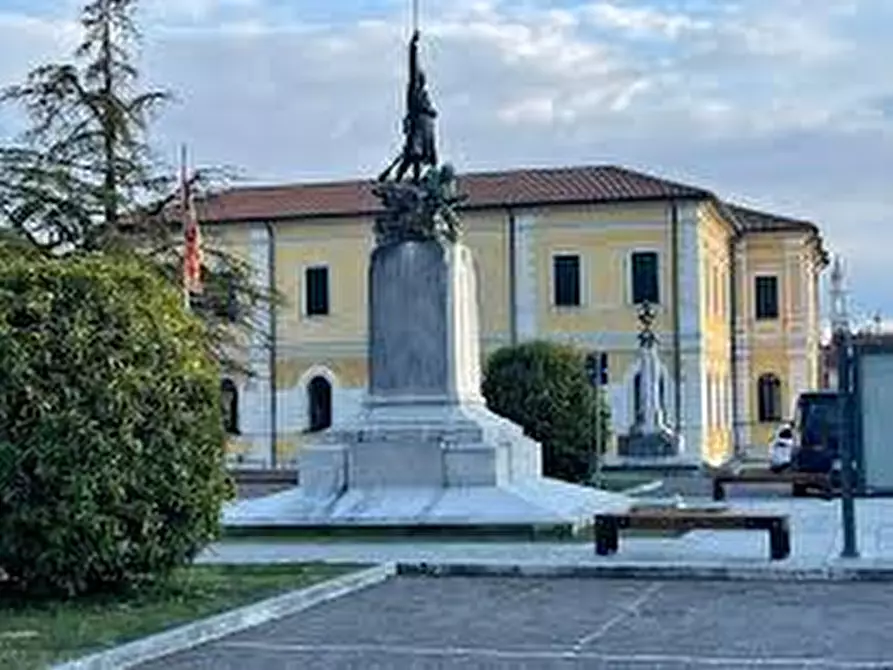 Immagine 16 di Attività commerciale in vendita  in Via Boschi a Resana