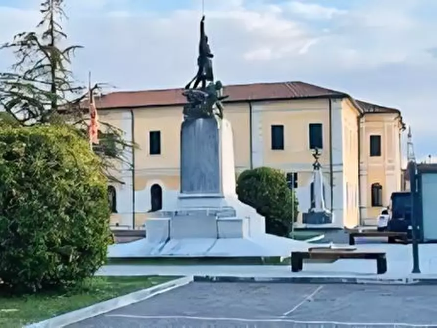 Immagine 18 di Attività commerciale in vendita  in Via Boschi a Resana