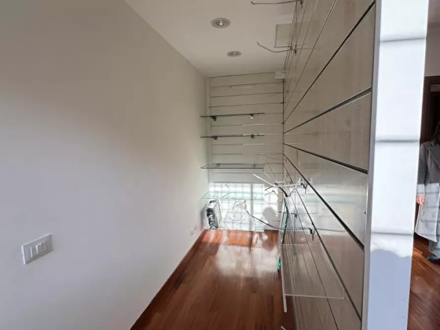 Immagine 34 di Appartamento in affitto  in elio lampridio cerva 90 a Roma