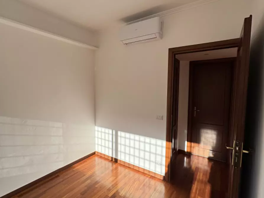 Immagine 35 di Appartamento in affitto  in elio lampridio cerva 90 a Roma