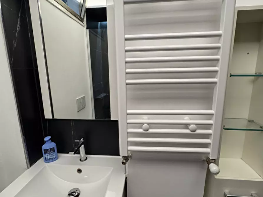 Immagine 40 di Appartamento in affitto  in elio lampridio cerva 90 a Roma