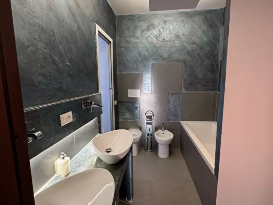 Immagine 43 di Appartamento in affitto  in elio lampridio cerva 90 a Roma