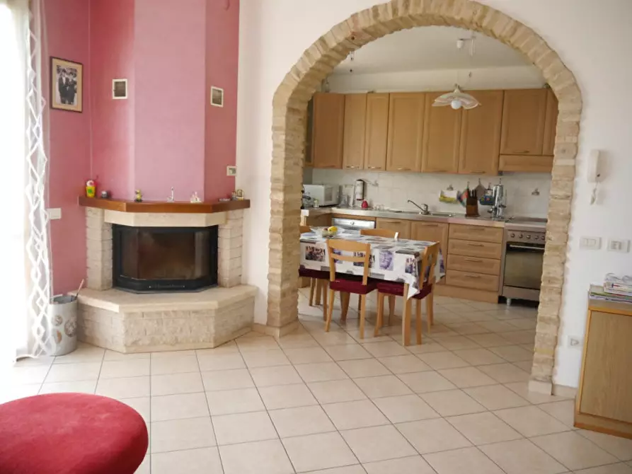 Immagine 2 di Casa indipendente in vendita  a Trecastelli