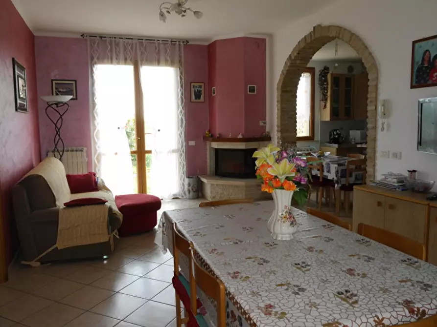 Immagine 3 di Casa indipendente in vendita  a Trecastelli