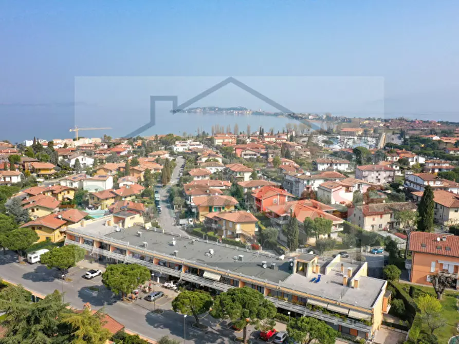 Immagine 2 di Magazzino in vendita  a Sirmione