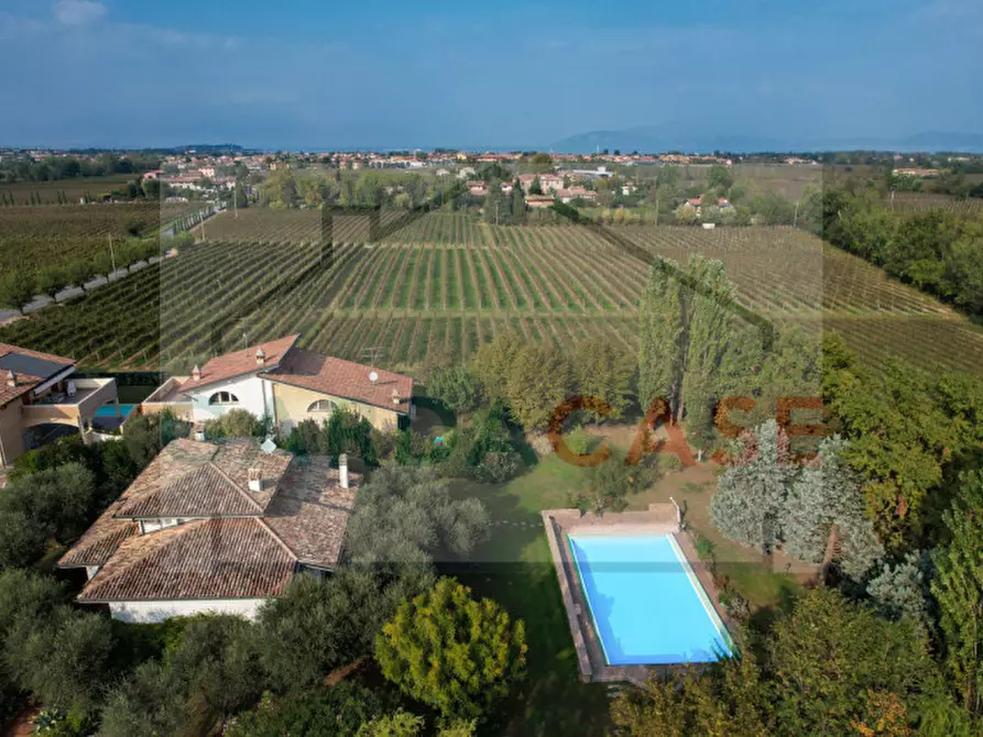 Immagine 2 di Villa in vendita  in via san martino della battaglia a Sirmione