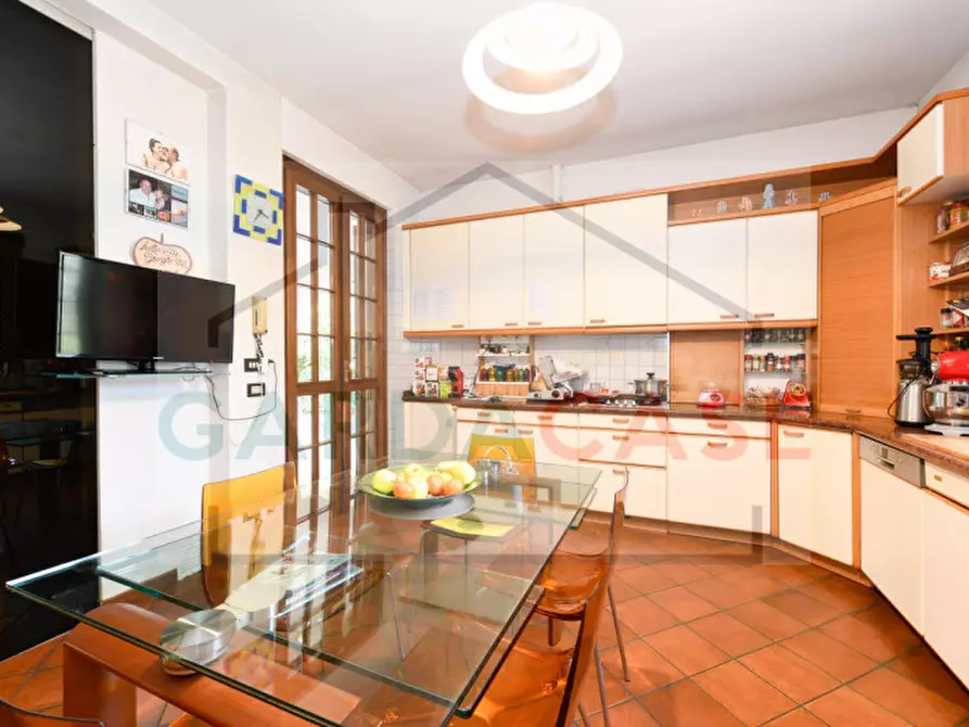 Immagine 9 di Villa in vendita  in via san martino della battaglia a Sirmione