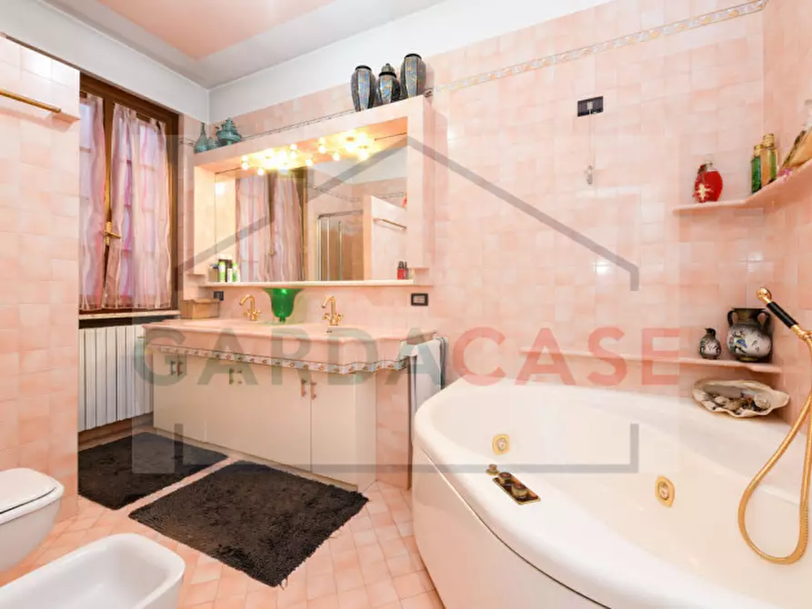 Immagine 18 di Villa in vendita  in via san martino della battaglia a Sirmione