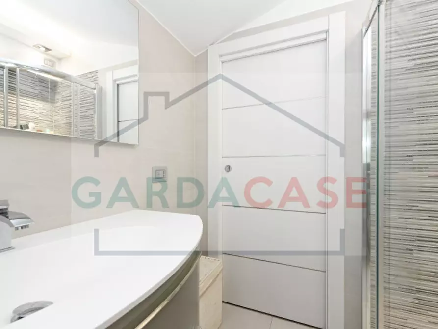 Immagine 15 di Appartamento in vendita  in Viale Giuseppe Verdi a Sirmione