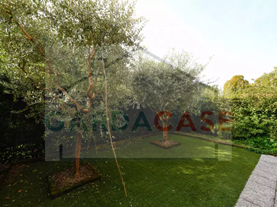 Immagine 17 di Appartamento in vendita  in Via Pastore a Sirmione