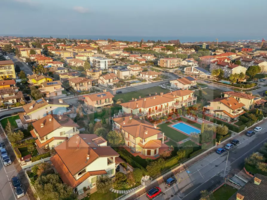 Immagine 4 di Casa bifamiliare in vendita  in Via Beato Z. Agostini a Sirmione