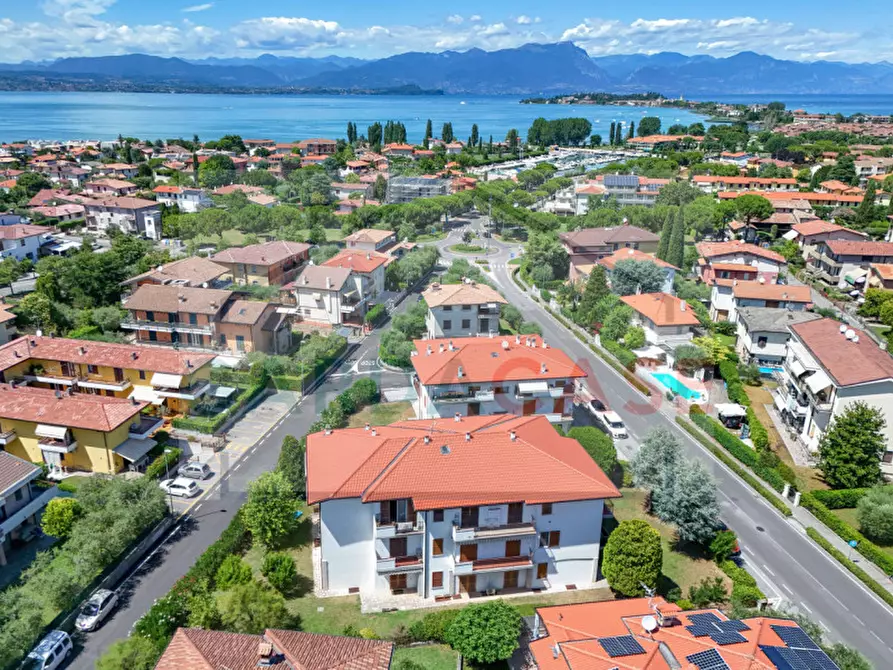 Immagine 2 di Appartamento in vendita  in Via Roma a Sirmione