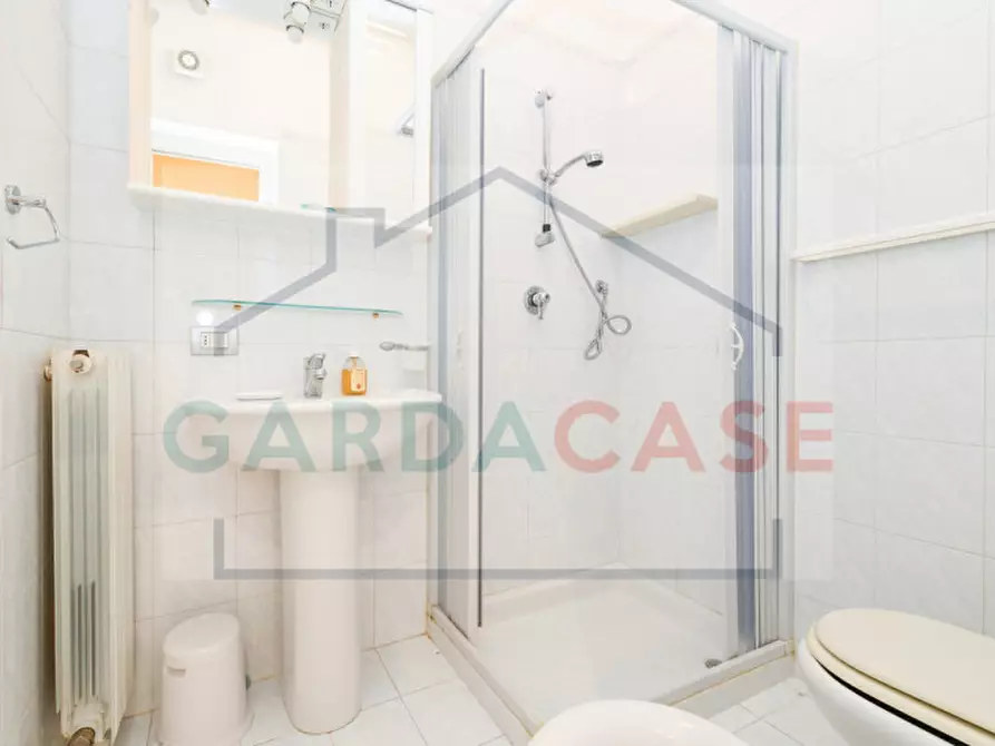 Immagine 17 di Appartamento in vendita  in Via Roma a Sirmione