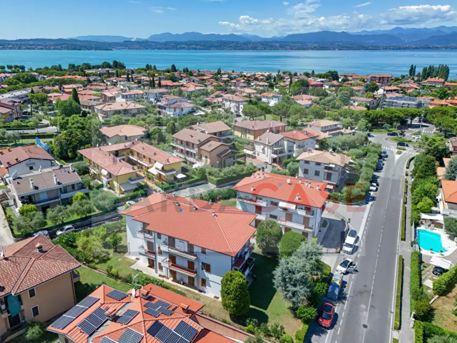 Immagine 22 di Appartamento in vendita  in Via Roma a Sirmione