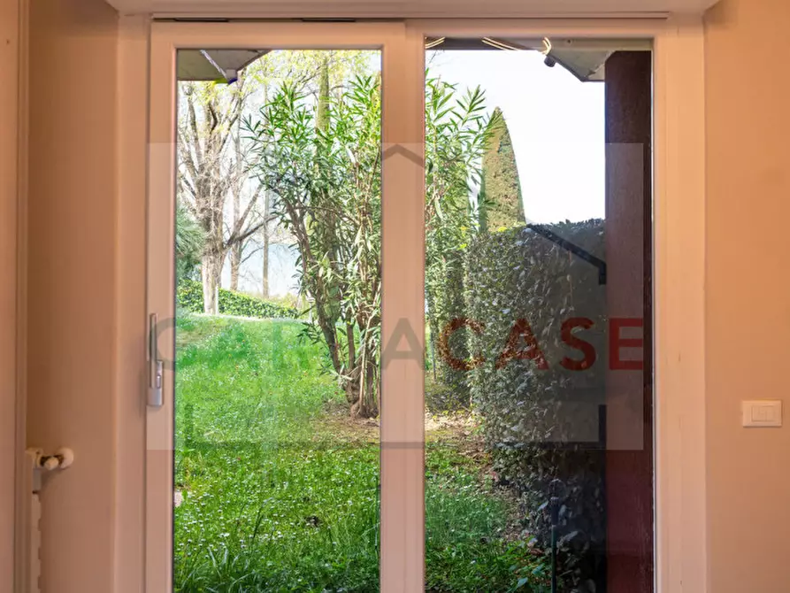 Immagine 17 di Appartamento in vendita  a Sirmione