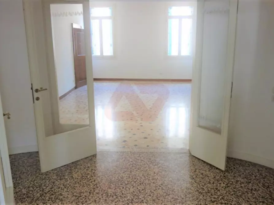 Immagine 5 di Appartamento in vendita  in Contrà Giuseppe Garibaldi a Vicenza