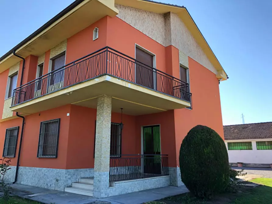 Immagine 2 di Casa indipendente in vendita  in Via Castelli a Roddi