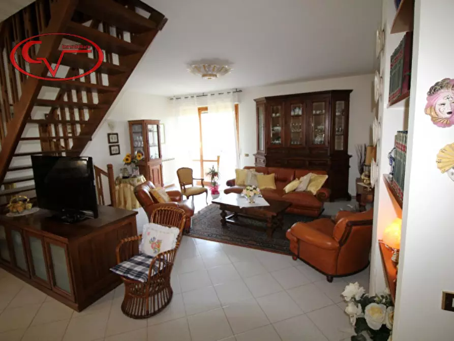 Immagine 2 di Villa in vendita  in periferia a San Giovanni Valdarno