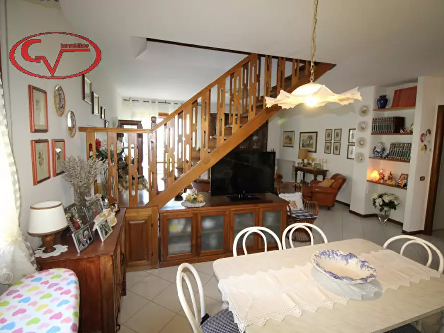 Immagine 3 di Villa in vendita  in periferia a San Giovanni Valdarno