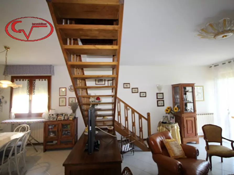 Immagine 4 di Villa in vendita  in periferia a San Giovanni Valdarno