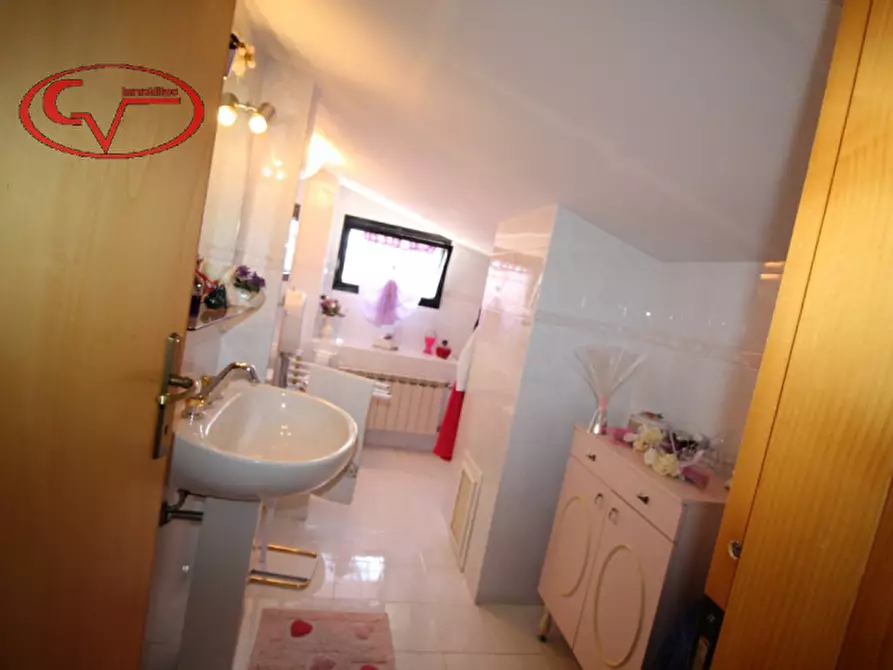 Immagine 7 di Villa in vendita  in periferia a San Giovanni Valdarno