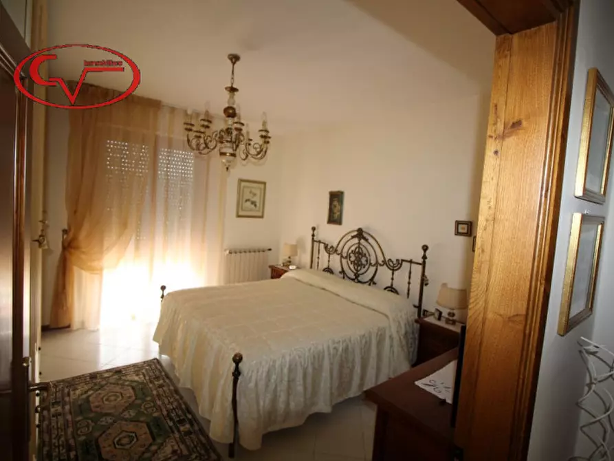 Immagine 10 di Villa in vendita  in periferia a San Giovanni Valdarno