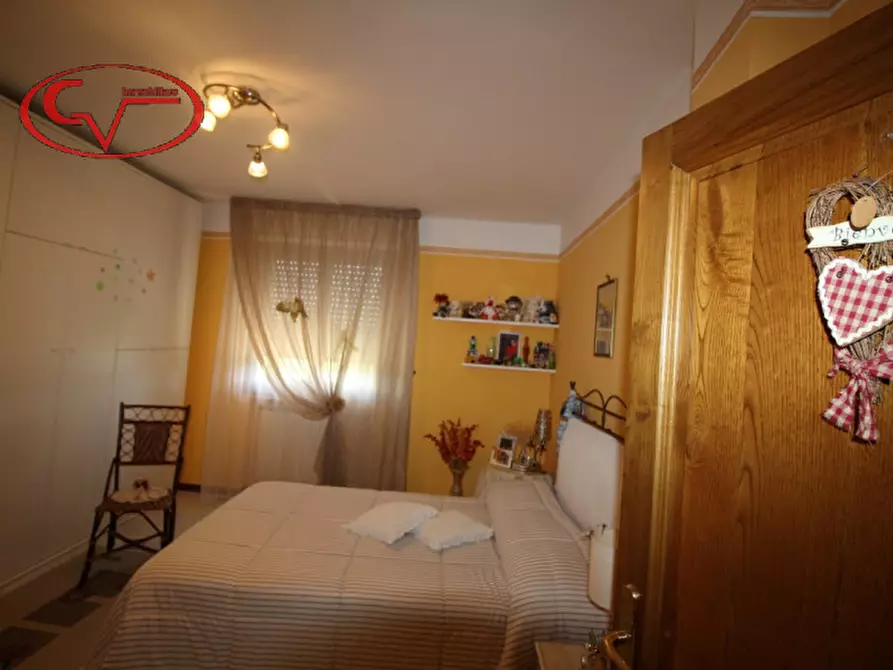 Immagine 12 di Villa in vendita  in periferia a San Giovanni Valdarno