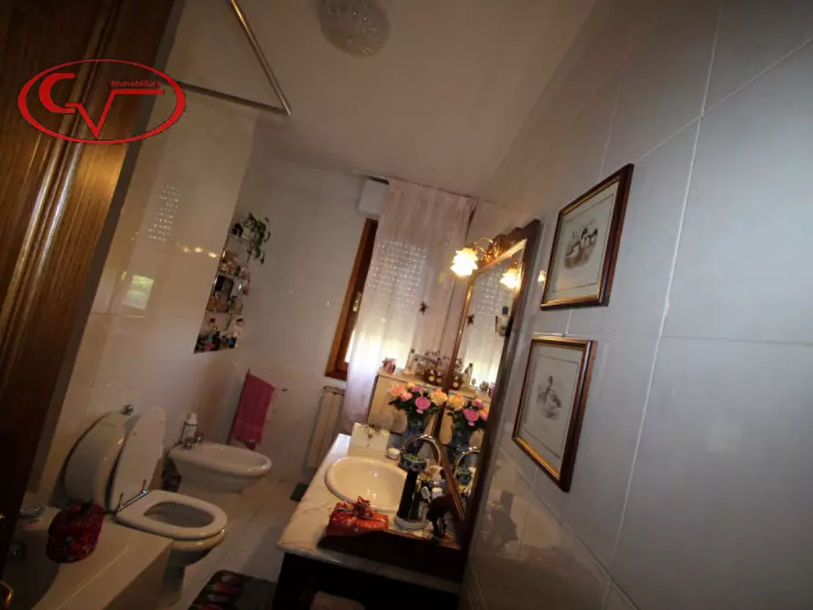 Immagine 13 di Villa in vendita  in periferia a San Giovanni Valdarno