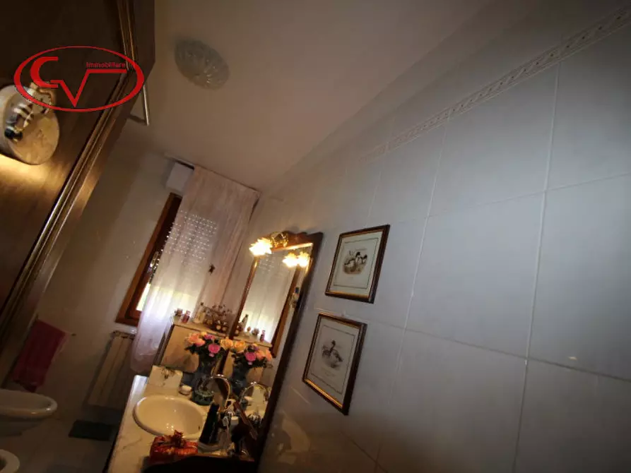 Immagine 14 di Villa in vendita  in periferia a San Giovanni Valdarno