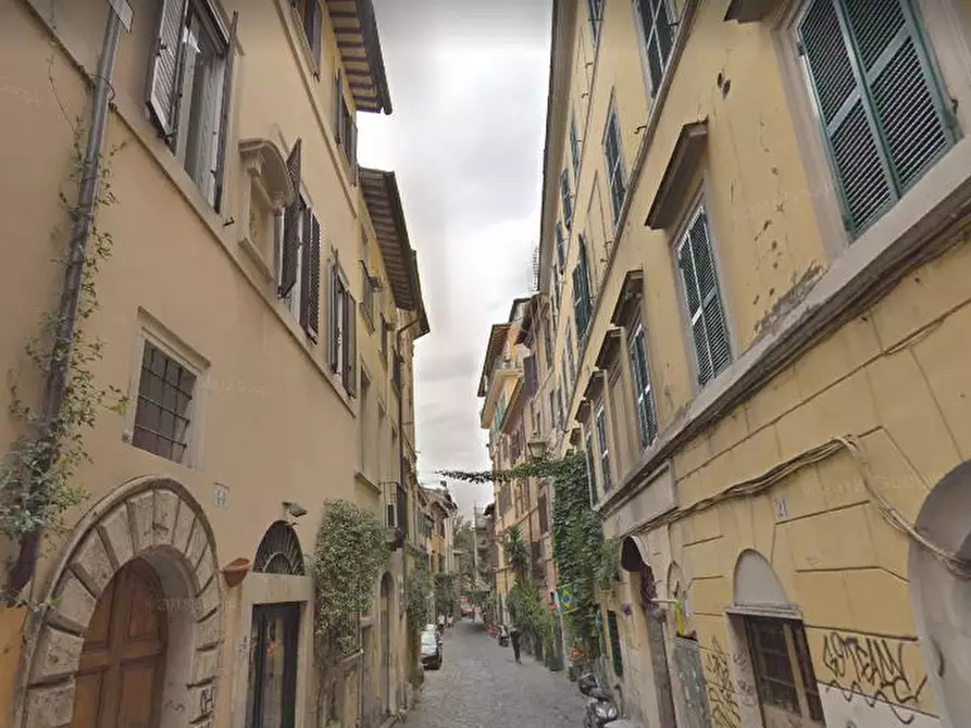 Immagine 1 di Magazzino in affitto  in Via del Moro a Roma