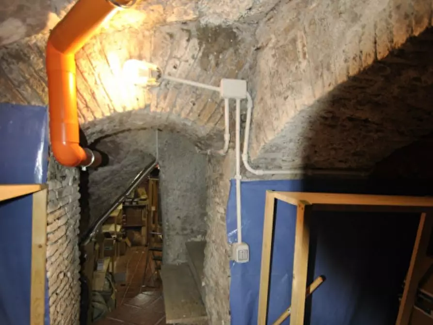 Immagine 3 di Magazzino in affitto  in Via del Moro a Roma