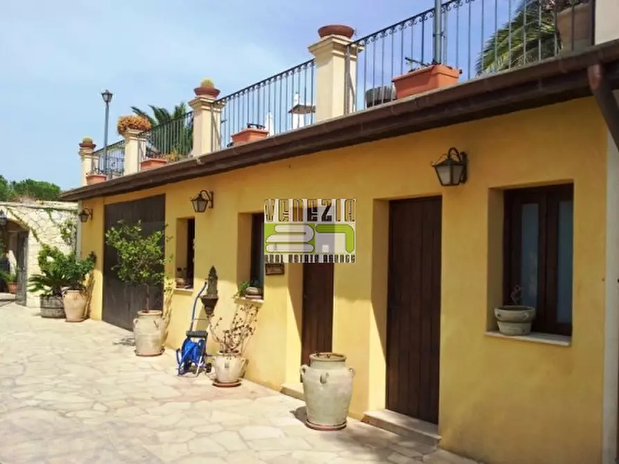 Immagine 3 di Villa in vendita  in san Corrado a Noto