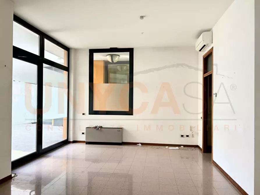 Immagine 3 di Negozio in vendita  in Via IV Novembre a Mestrino