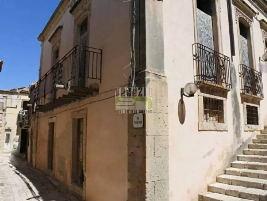 Immagine 2 di Palazzo in vendita  in Via Dante Alighieri a Noto