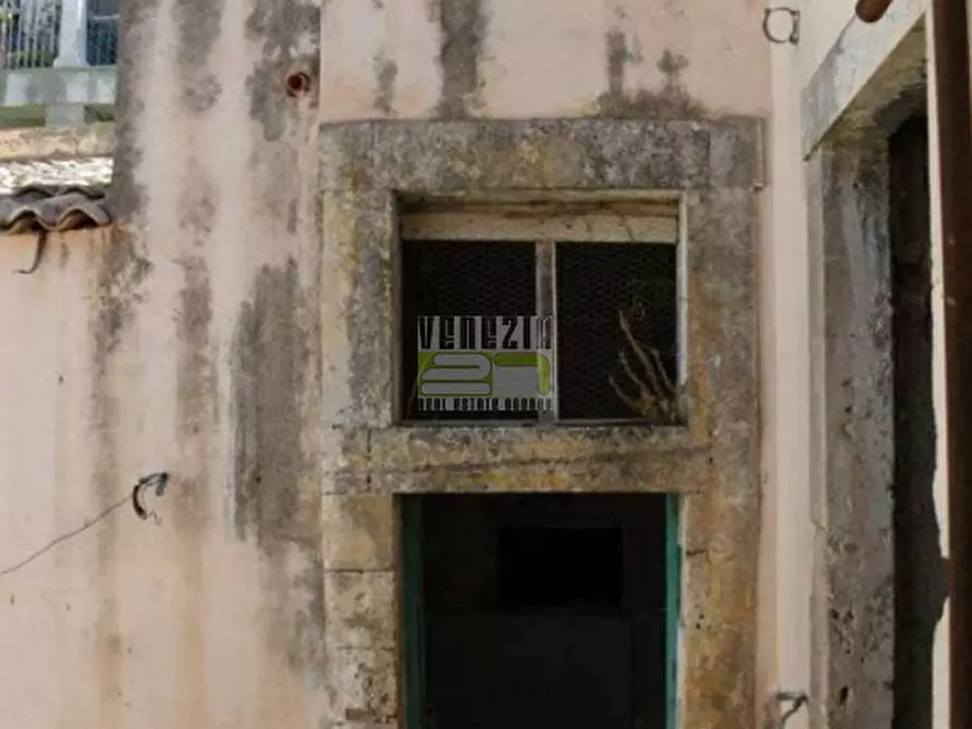 Immagine 7 di Palazzo in vendita  in Via Dante Alighieri a Noto