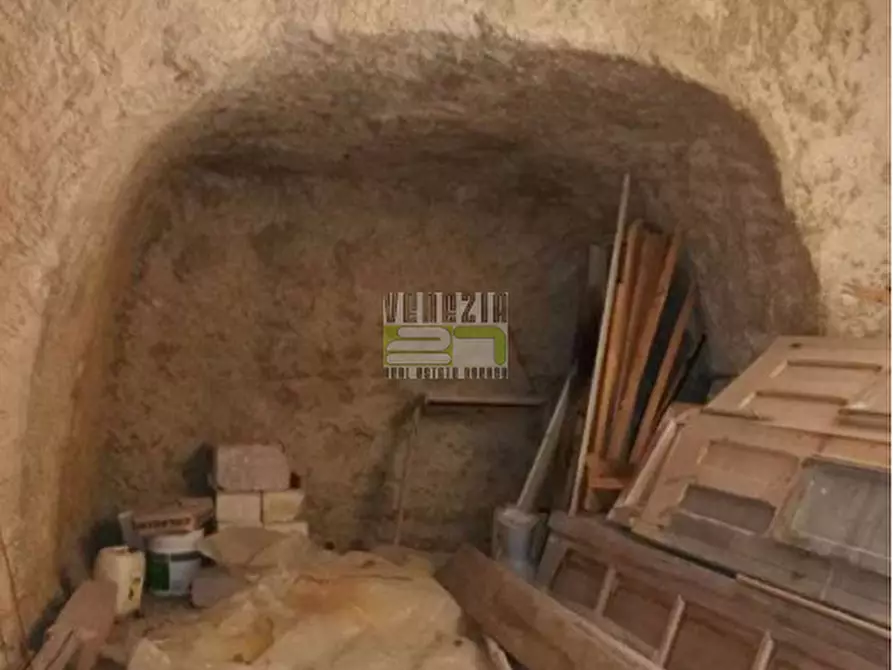 Immagine 11 di Palazzo in vendita  in Via Dante Alighieri a Noto