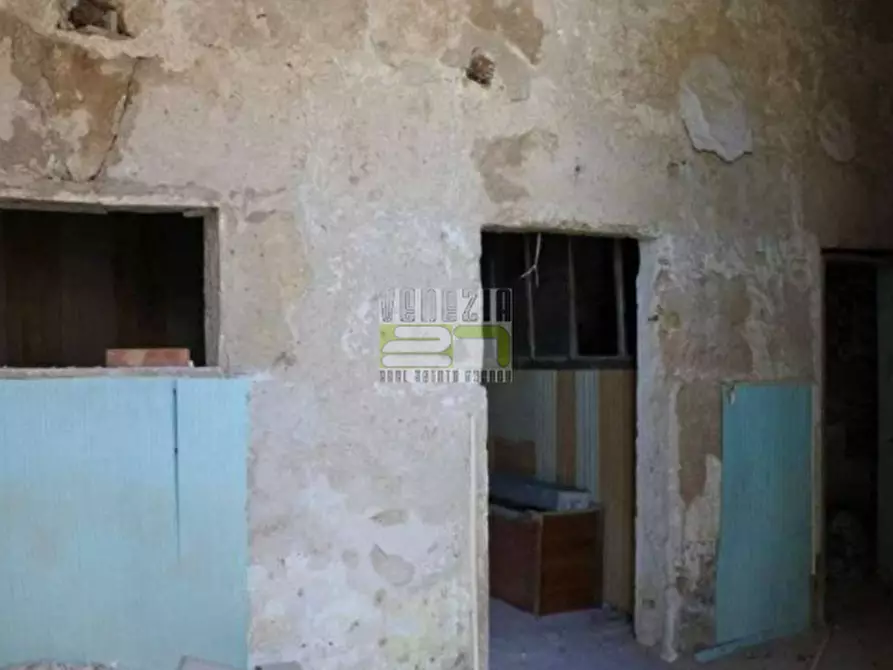 Immagine 12 di Palazzo in vendita  in Via Dante Alighieri a Noto