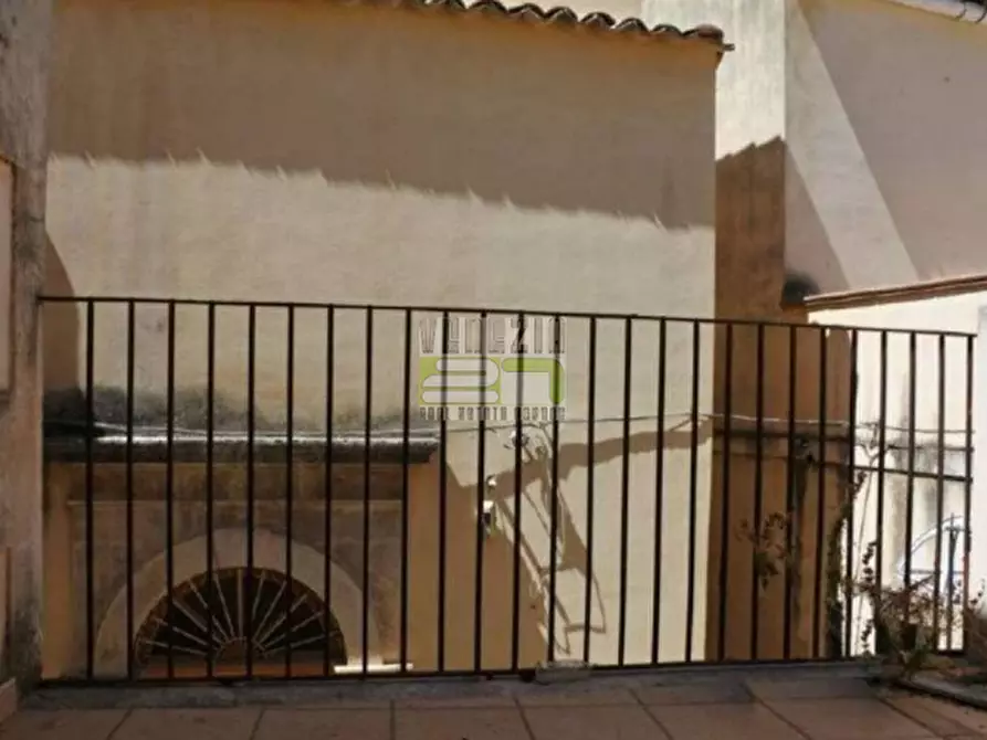 Immagine 13 di Palazzo in vendita  in Via Dante Alighieri a Noto