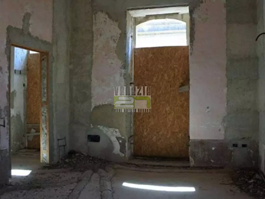 Immagine 14 di Palazzo in vendita  in Via Dante Alighieri a Noto