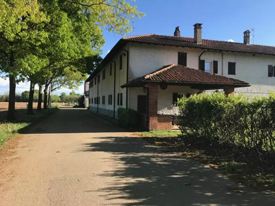 Immagine 1 di Villa in vendita  in Cascina Cornarina a Castano Primo