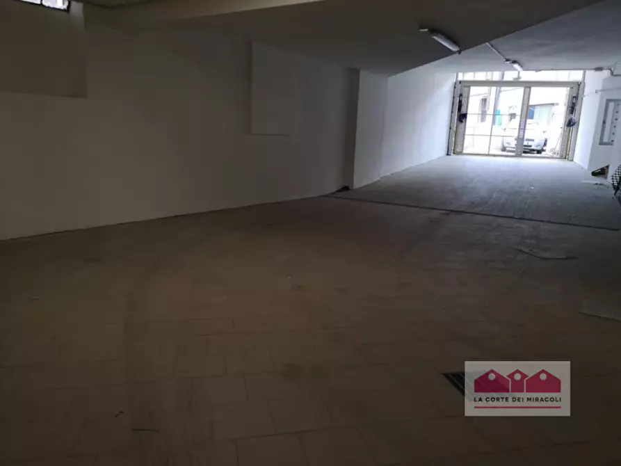 Immagine 2 di Garage in vendita  a Vicenza