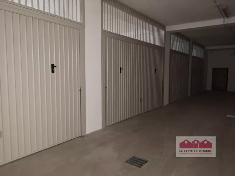 Immagine 3 di Garage in vendita  a Vicenza