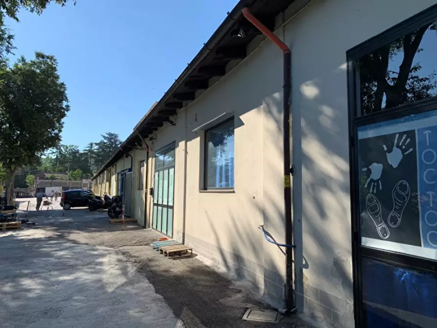 Immagine 6 di Negozio in vendita  in Via del Destriero 19 a Trieste