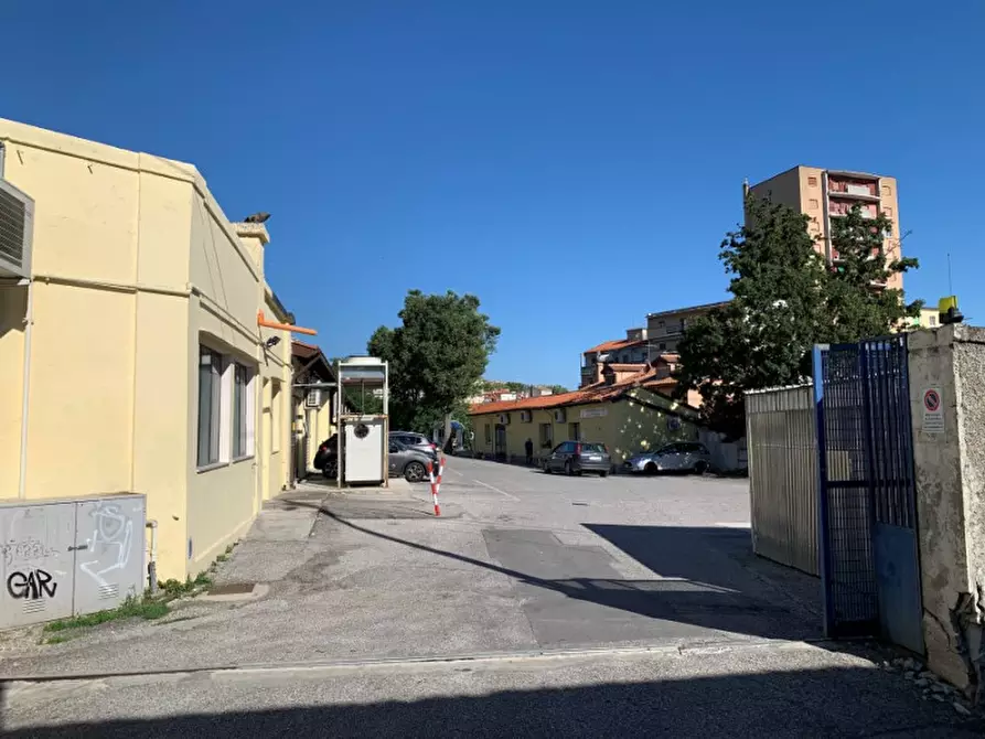 Immagine 11 di Negozio in vendita  in Via del Destriero 19 a Trieste