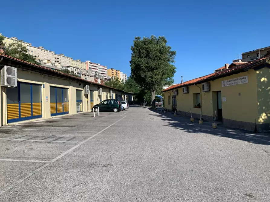 Immagine 17 di Negozio in vendita  in Via del Destriero 19 a Trieste