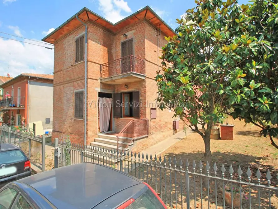 Immagine 1 di Casa bifamiliare in vendita  a Montepulciano