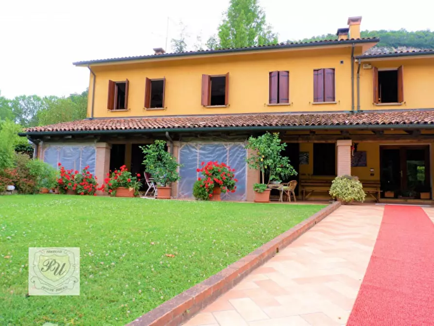 Immagine 1 di Villa in vendita  in via principe umberto 54/b a Cinto Euganeo